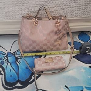 Micheal kors purse and wallet